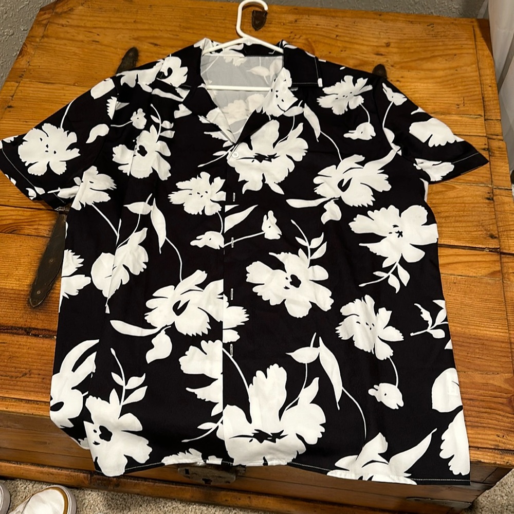 Hawaiian short sleeve dress shirt